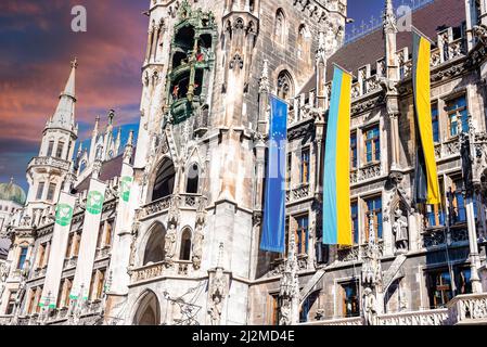 Drapeaux ukraniens à Munich, en Allemagne, en soutien à la guerre en Ukraine. Banque D'Images