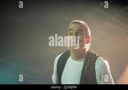 Statu quo en concert au NEC à Birmingham, le 11th décembre 1990. Notre photo montre ... Francis Rossi Banque D'Images