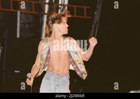 Iggy Pop (chanteur des États-Unis) se interprétant au Reading Rock Festival, Little John's Farm, Reading, Angleterre, le vendredi 23rd août 1991. Iggy a pour nom de naissance James Newell Osterberg, Jr. Iggy a pour liste de jeux le long de la rue, My Baby veut Rock & Roll, Raw Power, Gimme danger, Loose, T.V. Œil, saleté, os d'amour, cinq pieds un, China Girl, Lust for Life, Candy photo prise le 23rd août 1991 Banque D'Images