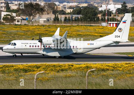 Philippines Air Force Airbus C-295W (REG: 204) transitant par Malte à la livraison. Banque D'Images