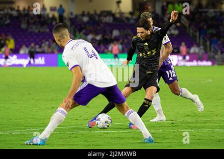 Orlando, États-Unis. 02nd avril 2022. Ilie Sanchez (6 LAFC) tire le ballon pendant le match de football de la Ligue majeure entre Orlando City et Los Angeles FC au stade Explora à Orlando, en Floride. Andrea Vilchez/SPP crédit: SPP Sport presse photo. /Alamy Live News Banque D'Images