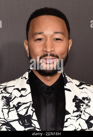 Las Vegas, États-Unis. 02nd avril 2022. John Legend marchant sur le tapis rouge à la Recording Academy honneurs présenté par le Black Music collective theld à Resorts World Las Vegas à Las Vegas, NV le 2 avril 2022. (Photo de Scott Kirkland/Sipa USA) crédit: SIPA USA/Alay Live News Banque D'Images