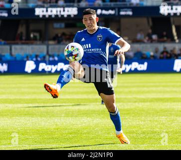 Santa Clara, Californie, États-Unis. 02 avril 2022 Santa Clara, CA USA San Jose Forward Cristian Espinoza (10) contrôle le ballon pendant le jeu MLS entre Austin F.C. et les tremblements de terre de San Jose. Le jeu s'est terminé par une égalité de 2-2 à PayPal Park San Jose Calif. Thurman James/CSM Banque D'Images