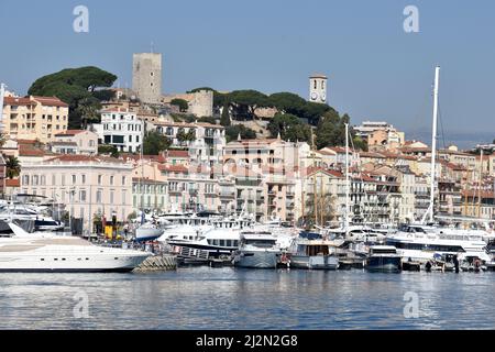 France, côte d'azur, Cannes, le Suquet est la partie la plus ancienne de la ville, il surplombe le port et la mer méditerranée. Banque D'Images