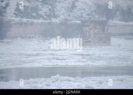 Glace brisée dans le Danube gelé à Novi Sad, Serbie. Glace brisée dans le Danube gelé . Banque D'Images