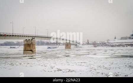 Glace brisée dans le Danube gelé à Novi Sad, Serbie. Glace brisée dans le Danube gelé . Banque D'Images