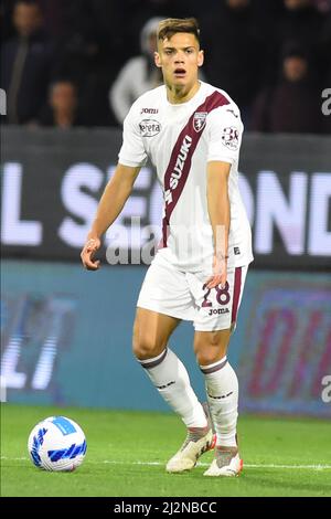 Salerno, Italie. 02nd avril 2022. Samuele Ricci ( Torino F.C.) en action pendant la série Un match de 2021/22 entre les États-Unis Salernitana 1919 et le Torino football Club au stade Arechi, (photo par Agostino Gemito/Pacific Press) Credit: Pacific Press Media production Corp./Alay Live News Banque D'Images