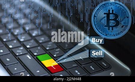 Clavier avec drapeau Mali sur le bouton d'entrée avec hologramme de pièce de bitcoin et concept d'achat et de vente en ligne. Banque D'Images