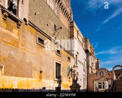 Rome, Italie - 27 mai 2018 : murs intérieurs et passage du mausolée Castel Sant'Angelo - Château de l'Ange Saint au remblai du Tibre Banque D'Images