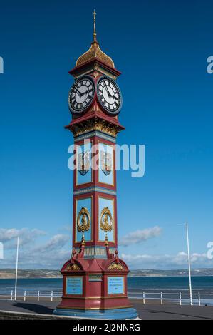 La tour d'horloge colorée de Weymouth, située sur l'Esplanade-Promenade de Weymouth, est dédiée aux célébrations du Jubilé de la reine Victoria en 1887 Banque D'Images