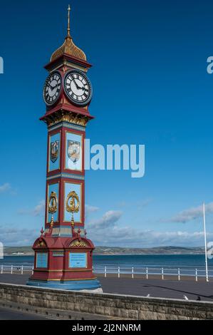 La tour d'horloge colorée de Weymouth, située sur l'Esplanade-Promenade de Weymouth, est dédiée aux célébrations du Jubilé de la reine Victoria en 1887 Banque D'Images