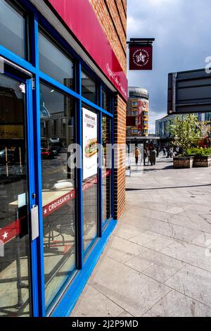 Kingston upon Thames London UK, avril 01 2022, Town Centre PRET A Manger Organic Coffee Shop Building extérieur et entrée Banque D'Images