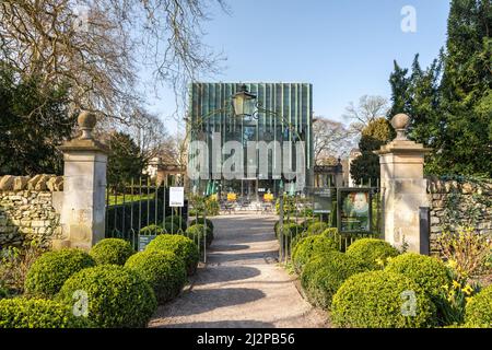 Extension de verre par l'architecte Eric Parry à l'arrière du musée d'art Holburne, ville de Bath, Somerset, Angleterre, Royaume-Uni Banque D'Images