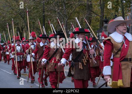 The Company of Pikemen and Musketeers HAC lors de leur marche dans le Lord Mayor’s Show, 2021 à Victoria Embankment, Londres, Angleterre, Royaume-Uni Banque D'Images