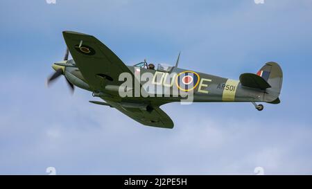 Shuttleworth Collection Supermarine Spitfire de l'AR501 d'effectuer à la soirée Shuttleworth Airshow le 18 mai 2019 Banque D'Images