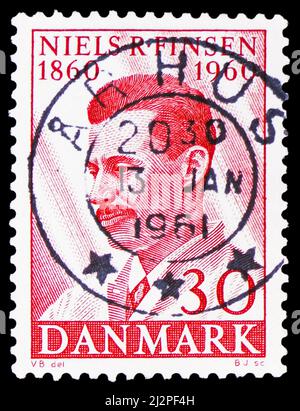MOSCOU, RUSSIE - 13 MARS 2022: Timbre-poste imprimé au Danemark montre Niels Ryberg Finsen (1860-1904), anniversaires et événements 1960 série, vers 19 Banque D'Images