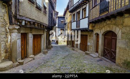 Allée médiévale avec maisons typiques de la montagne de Salamanque, la Alberca. Banque D'Images