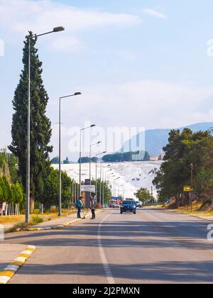 Turquie, Denizli, Pamukkale, 21 juin 2021 terrasses de travertin naturelles à Pamukkale. Banque D'Images