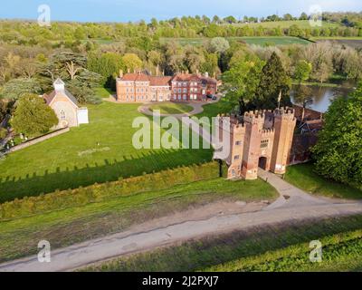 Vue aérienne sur le château de Lullingstone et le jardin du monde à Eynsford, Kent, Angleterre. Banque D'Images