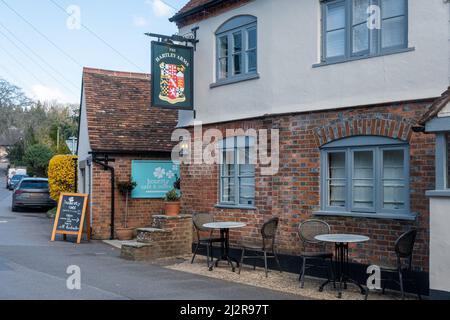 Village de Donnington près de Newbury, Berkshire, Angleterre, Royaume-Uni, avec le pub Hartley Arms, le café d'honnêteté et le café-restaurant Banque D'Images