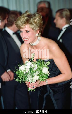 La princesse Diana, S.A.R. la princesse de Galles, participe à la première du Gala royal de '1492 - Conquest of Paradise' à l'Empire Leicester Square, Londres photo prise le 19th octobre 1992 Banque D'Images