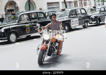 Le boxeur britannique Chris Eubank assistait à une conférence de presse à Aldwych, Londres, avant son combat avec Nigel Benn pour le titre WBO Super Middlewhuit à Old Trafford.12th juillet 1993. Banque D'Images