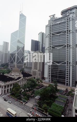 À Hong Kong, en tant qu'ancien politicien conservateur Chris Patten, qui a perdu son siège à Bath lors de l'élection générale de 1992, occupe son poste de gouverneur de Hong Kong en 28th. Vue générale des gratte-ciels du centre de Hong Kong, y compris la tour Bonk de Chine dans le quartier financier. 9th juillet 1992. Banque D'Images