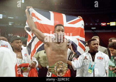 Lennox Lewis contre Tony Tucker, a été facturé comme Star Spangled Glory, un match de boxe professionnel disputé le 8th mai 1993 pour le championnat WBC Heavyweight. Lewis a gagné par décision unanime. 8th mai 1993 Banque D'Images