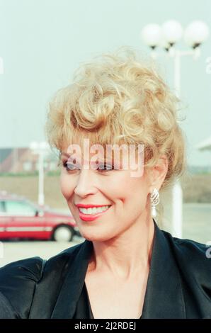 Leslie Easterbrook, actrice, mieux connue pour son rôle d'officier Debbie Callahan dans les films de l'Académie de police. Photo à l'ouverture de Showcase Cinemas, Teesside Retail Park and Leisure Centre, 1st juillet 1993. Banque D'Images