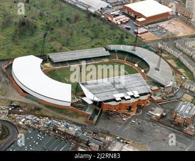 Vue aérienne du stade Celtic Park, Glasgow, Écosse, février 1993. Banque D'Images