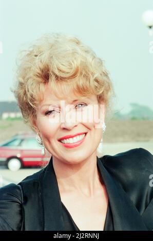 Leslie Easterbrook, actrice, mieux connue pour son rôle d'officier Debbie Callahan dans les films de l'Académie de police. Photo à l'ouverture de Showcase Cinemas, Teesside Retail Park and Leisure Centre, 1st juillet 1993. Banque D'Images