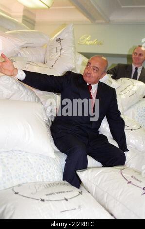 Mohamed Al-Fayed, propriétaire de Harrods, photographié lors de la vente de Harrods. 7th juillet 1993. Banque D'Images