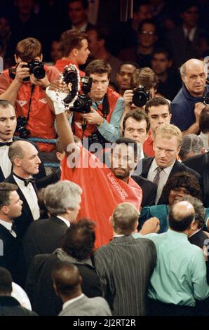 Lennox Lewis contre Donovan Razor Ruddock.Lewis a conservé ses titres britanniques et européens aussi wining le titre de Commonwealth Heavyweight par voie de knock-out dans la deuxième ronde. 31st octobre 1992 Banque D'Images