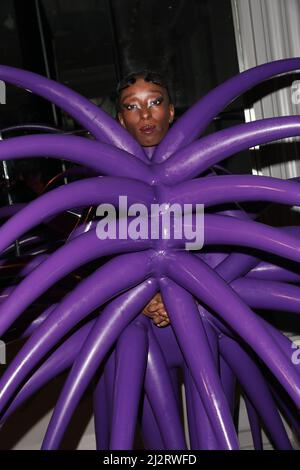 Eunice Olumide vu à On | Off présente le spectacle de mode Jack Irving lors de la semaine de mode de Londres qui s'est tenue au Grosvenor House Hotel Banque D'Images