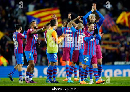 Barcelone, Espagne. 03rd avril 2022. Les joueurs du FC Barcelone célébrant la victoire lors du match de la Liga entre le FC Barcelone et le FC Séville ont joué au Camp Nou Stadium le 3 avril 2022 à Barcelone, Espagne. (Photo de Sergio Ruiz/PRESSINPHOTO) Credit: PRESSINPHOTO SPORTS AGENCY/Alay Live News Banque D'Images