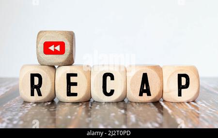 RÉCAPITULATIF - mots de blocs de bois avec lettres Banque D'Images