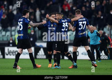 Turin, Italie. 03rd avril 2022. Les joueurs du FC Internazionale fêtent après avoir remporté le match série A entre le Juventus FC et le FC Internazionale au stade Allianz le 3 2022 avril à Turin, en Italie. Credit: Marco Canoniero / Alamy Live News Banque D'Images