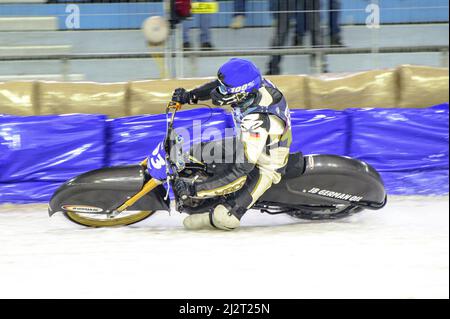 HEERENVEEN, T.-N.-L. Franz Mayerbüchler (93) en action lors de la finale du Championnat du monde des gladiateurs FIM Ice Speedway 4 à Ice Rink Thialf, Heerenveen, le dimanche 3 avril 2022. (Credit: Ian Charles | MI News) Credit: MI News & Sport /Alay Live News Banque D'Images