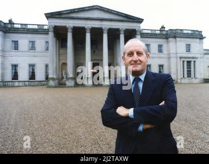 Sir John Hall, promoteur immobilier (chevalier 1991) et président à vie et ancien président du club de football de Newcastle United (1992 à 1997), photographié au Wynyard Hall Estate, comté de Durham, 7th octobre 1992. Banque D'Images