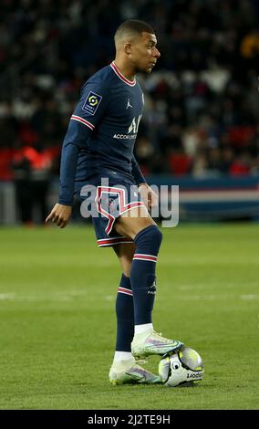 Paris, France. 03rd avril 2022. Kylian Mbappe de France lors du championnat de France Ligue 1, match de football entre Paris Saint-Germain (PSG) et FC Lorient le 3 avril 2022 au stade du Parc des Princes à Paris, France - photo Jean Catuffe/DPPI crédit: DPPI Media/Alay Live News Banque D'Images