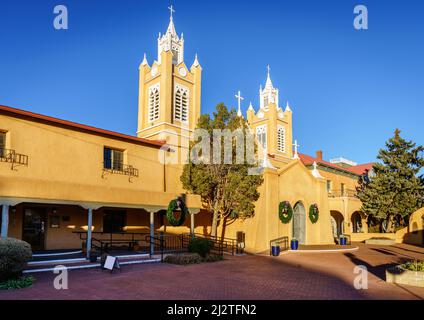 Église San Felipe de Neri dans la place de la vieille ville à Albuquerque, Nouveau-Mexique Banque D'Images