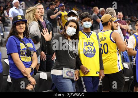 Sacramento, CA, 3rd avril 2022: Sacramento Kings vs Golden State Warriors: Spectateurs pendant le match.: Seshadri SUKUMAR crédit: Seshadri SUKUMAR/Alamy Live News Banque D'Images