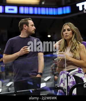 Sacramento, CA, 3rd avril 2022: Sacramento Kings vs Golden State Warriors: Spectateurs pendant le match.: Seshadri SUKUMAR crédit: Seshadri SUKUMAR/Alamy Live News Banque D'Images