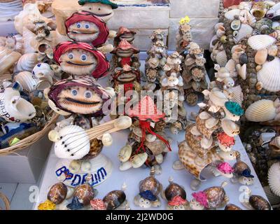 La boutique vend des animaux marins morts et des coquillages comme souvenirs, Bodrum, Aegaeis, Turquie, mer Méditerranée Banque D'Images