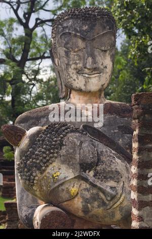 Statues de Bouddha antique à Wat Phra Kaeo, Kamphaeng Phet, Thaïlande. Banque D'Images