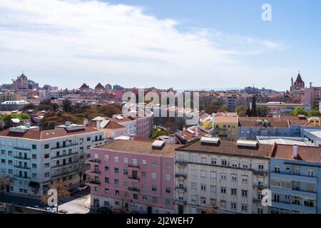 Lisbonne vue magnifique sur la ville, maisons anciennes et bâtiments colorés. Areeiro, Lisbonne, Portugal Banque D'Images