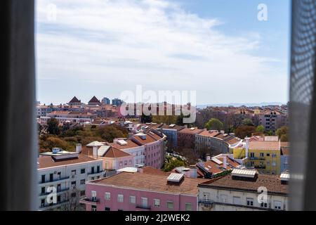 Lisbonne vue magnifique sur la ville, maisons anciennes et bâtiments colorés. Areeiro, Lisbonne, Portugal Banque D'Images