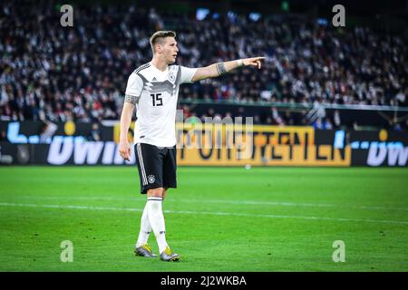 Wolfsburg, Allemagne, 20 mars 2019 : le footballeur allemand Niklas Sule dirige ses coéquipiers lors du match international de football Allemagne contre Serbie Banque D'Images