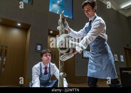 LONDRES, ROYAUME-UNI. 4 avril 2022 . JOAN MIRÓ (1893-1983) tête et oiseau estimation: £300 000 - £500 000 à l'aperçu de Bonhams Impressionist & Modern Art sale. La vente a lieu le 7 avril à Bonhams New Bond Street. Credit: amer ghazzal / Alamy Live News Banque D'Images