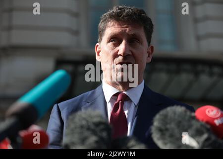 Photo du dossier datée du 15/03/22 de la ministre de l'Environnement, du climat et des communications, Eamon Ryan, qui a déclaré que la priorité du gouvernement sera d'aider les personnes les plus exposées à la pauvreté énergétique, au moyen d'un ensemble de mesures spécifiques visant à atténuer la hausse du coût de la vie. Banque D'Images